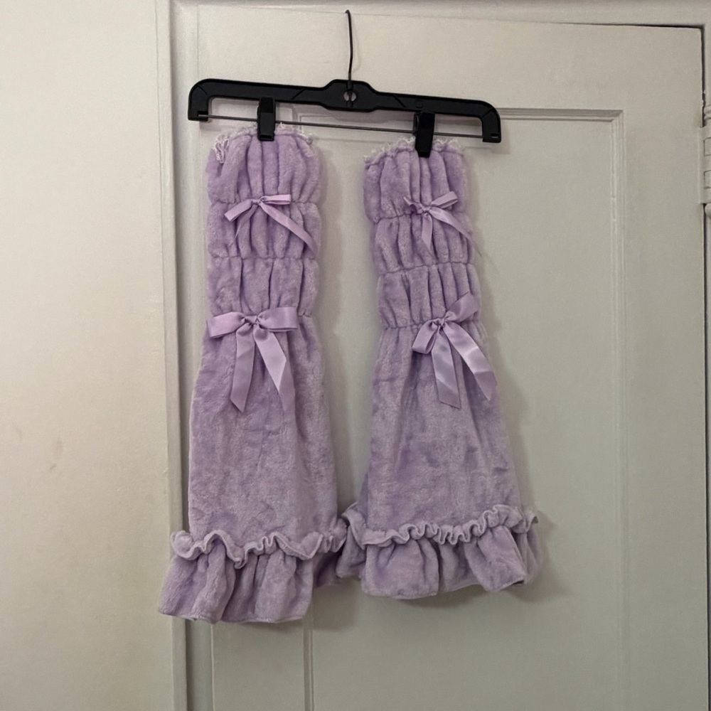 NWOT -Purple Plush Ruffled Ribbon Bow Leg Warmers